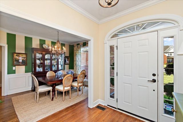 2260 Westwood Dr, Murfreesboro, TN 37130