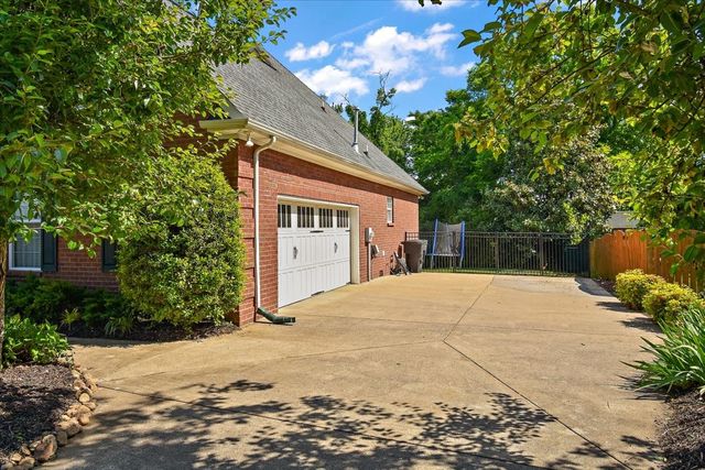 2260 Westwood Dr, Murfreesboro, TN 37130
