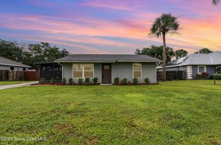 1095 Dorchester Road NW, Palm Bay, FL 32907