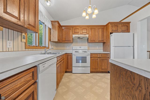 612 Fairway Drive, Casselton, ND 58012