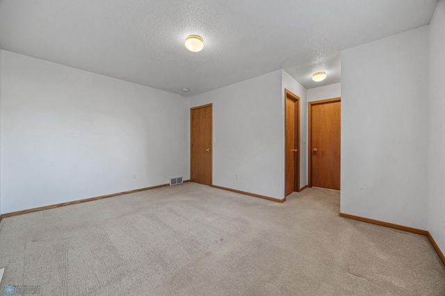 612 Fairway Drive, Casselton, ND 58012