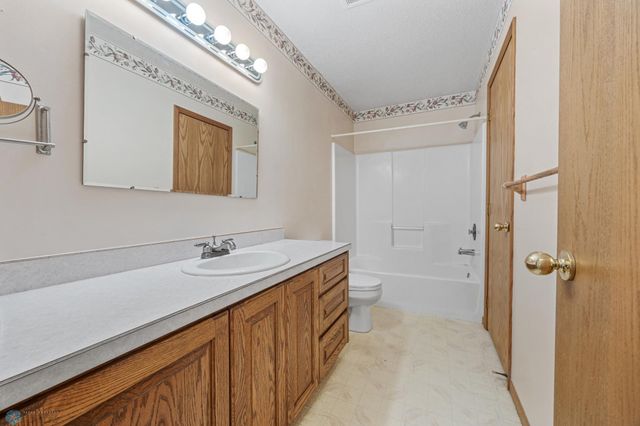 612 Fairway Drive, Casselton, ND 58012