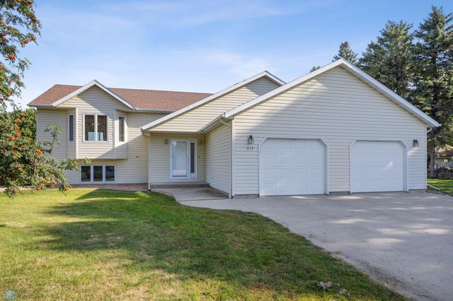 612 Fairway Drive, Casselton, ND 58012