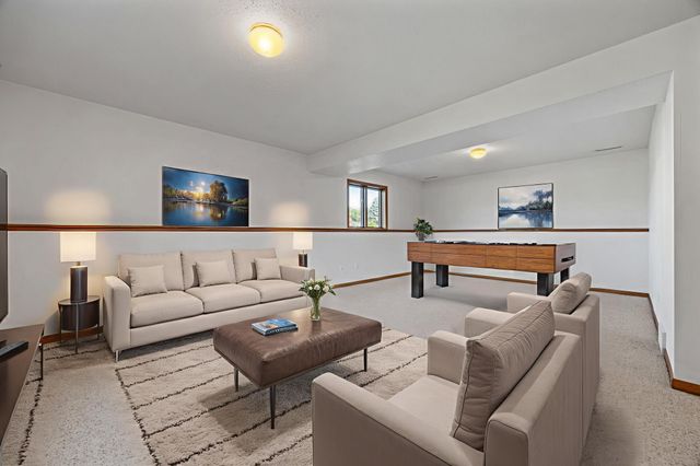 612 Fairway Drive, Casselton, ND 58012