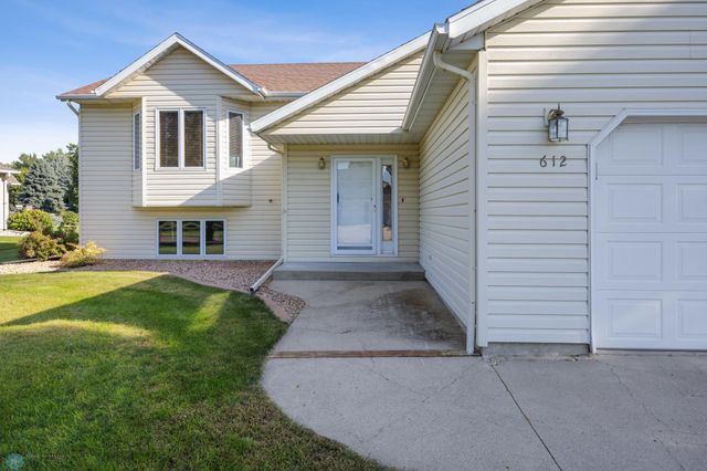 612 Fairway Drive, Casselton, ND 58012