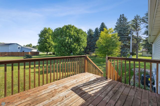 612 Fairway Drive, Casselton, ND 58012