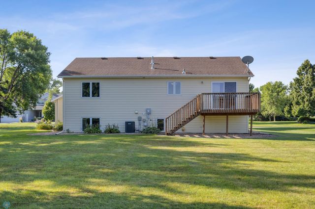 612 Fairway Drive, Casselton, ND 58012