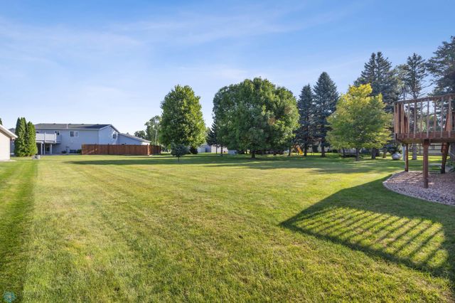 612 Fairway Drive, Casselton, ND 58012