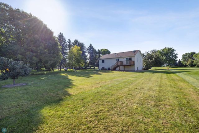 612 Fairway Drive, Casselton, ND 58012