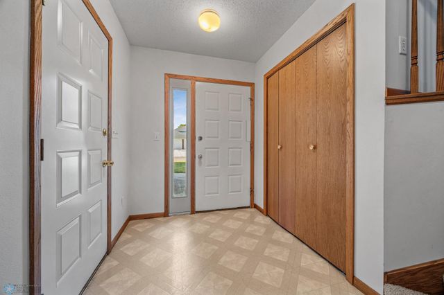 612 Fairway Drive, Casselton, ND 58012