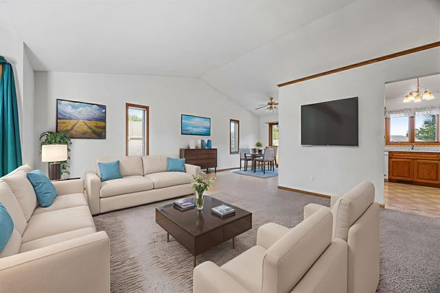 612 Fairway Drive, Casselton, ND 58012