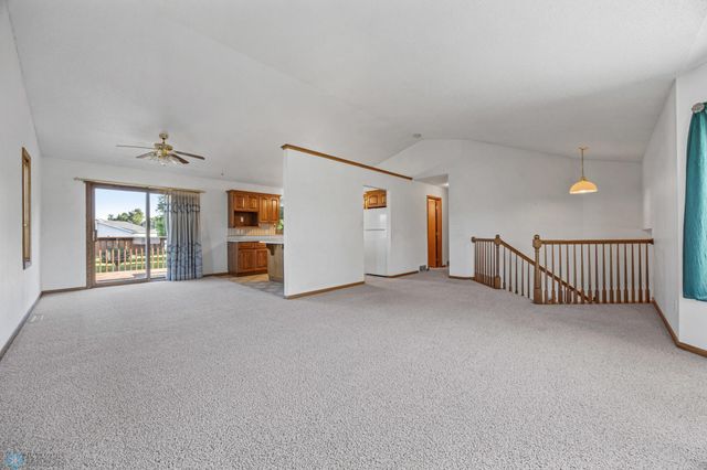 612 Fairway Drive, Casselton, ND 58012