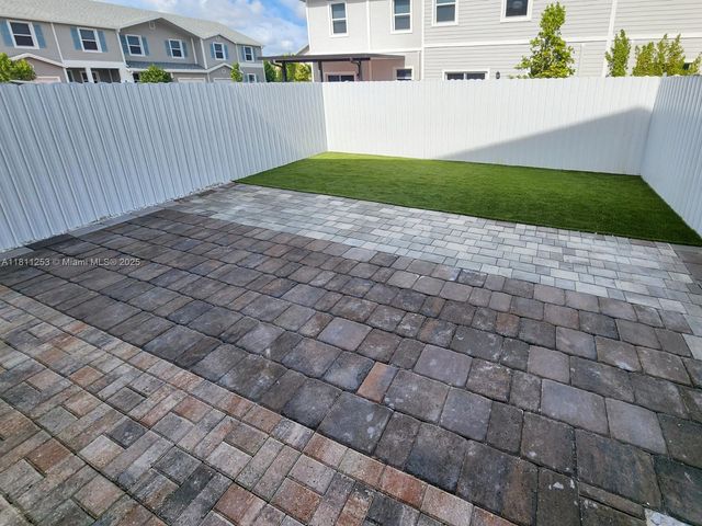 907 SE 17th Ct, Homestead, FL 33034