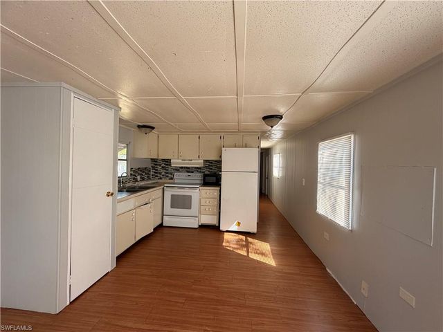 8028 Breeze DR, North Fort Myers, FL 33917