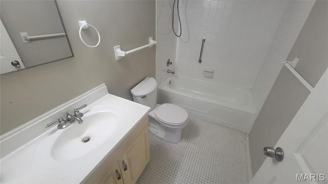 12586 Chardin Place 4, St Louis, MO 63128