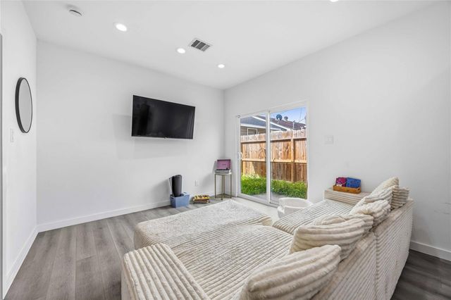 8614 Peachtree Street A, Houston, TX 77016