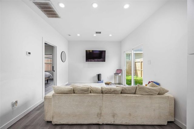 8614 Peachtree Street A, Houston, TX 77016