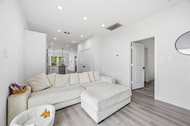 8614 Peachtree Street A, Houston, TX 77016