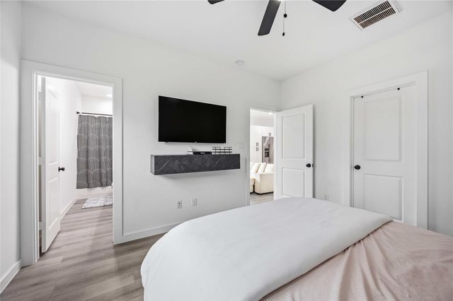 8614 Peachtree Street A, Houston, TX 77016