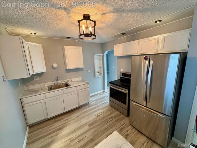 1073 Colonial Drive, Inkster, MI 48141