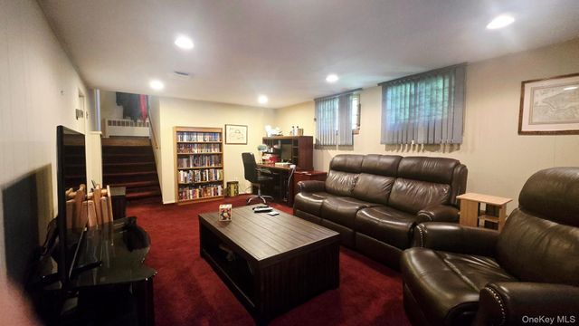 27 Humphrey Drive, Syosset, NY 11791