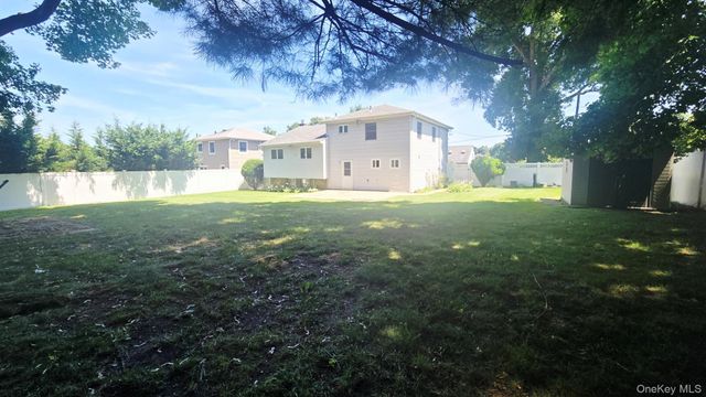27 Humphrey Drive, Syosset, NY 11791