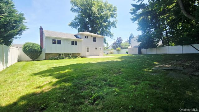 27 Humphrey Drive, Syosset, NY 11791