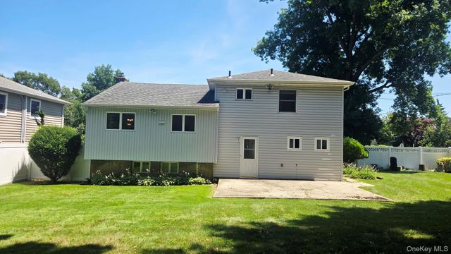 27 Humphrey Drive, Syosset, NY 11791