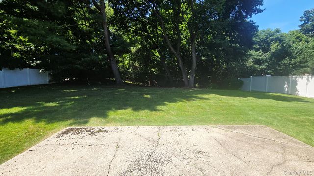 27 Humphrey Drive, Syosset, NY 11791