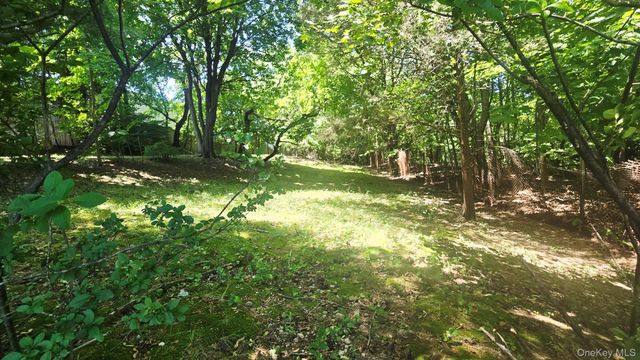 27 Humphrey Drive, Syosset, NY 11791