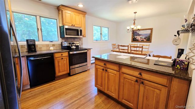 27 Humphrey Drive, Syosset, NY 11791