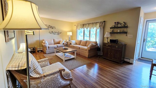 27 Humphrey Drive, Syosset, NY 11791