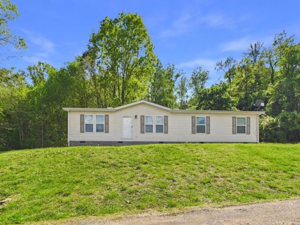 23 Northslope Drive, Milton, WV 25541