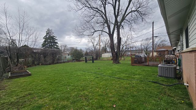560 Geronimo Street, Hoffman Estates, IL 60169