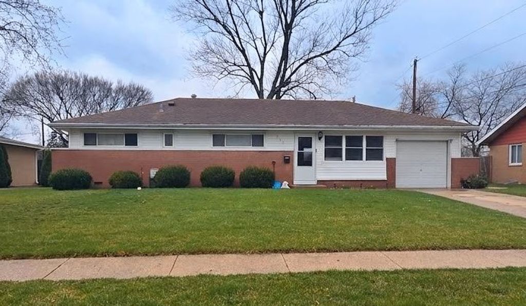560 Geronimo Street, Hoffman Estates, IL 60169