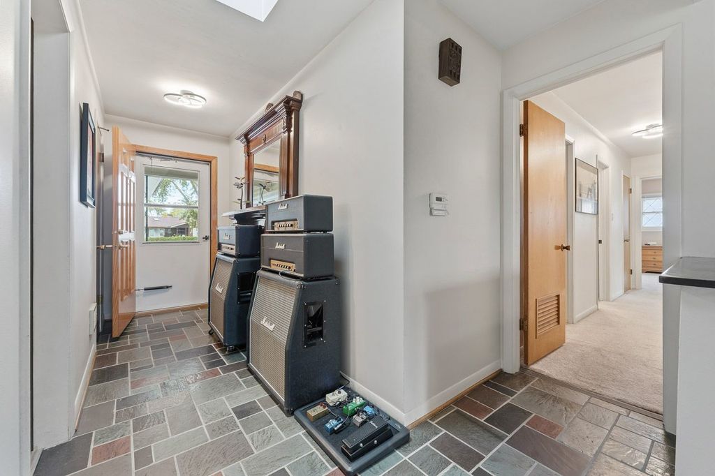 641 Clearmont Drive, Elk Grove Village, IL 60007 — photo 4