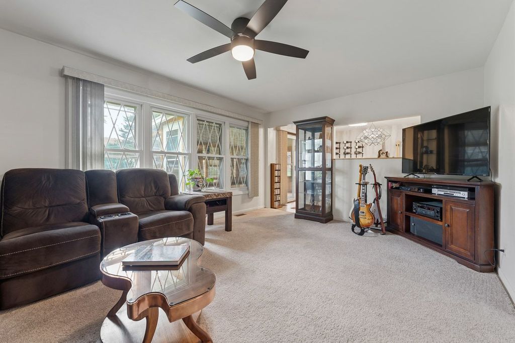 641 Clearmont Drive, Elk Grove Village, IL 60007 — photo 5