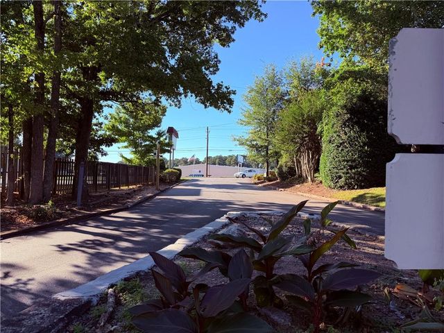 3595 Woodbriar Circle N, Tucker, GA 30084