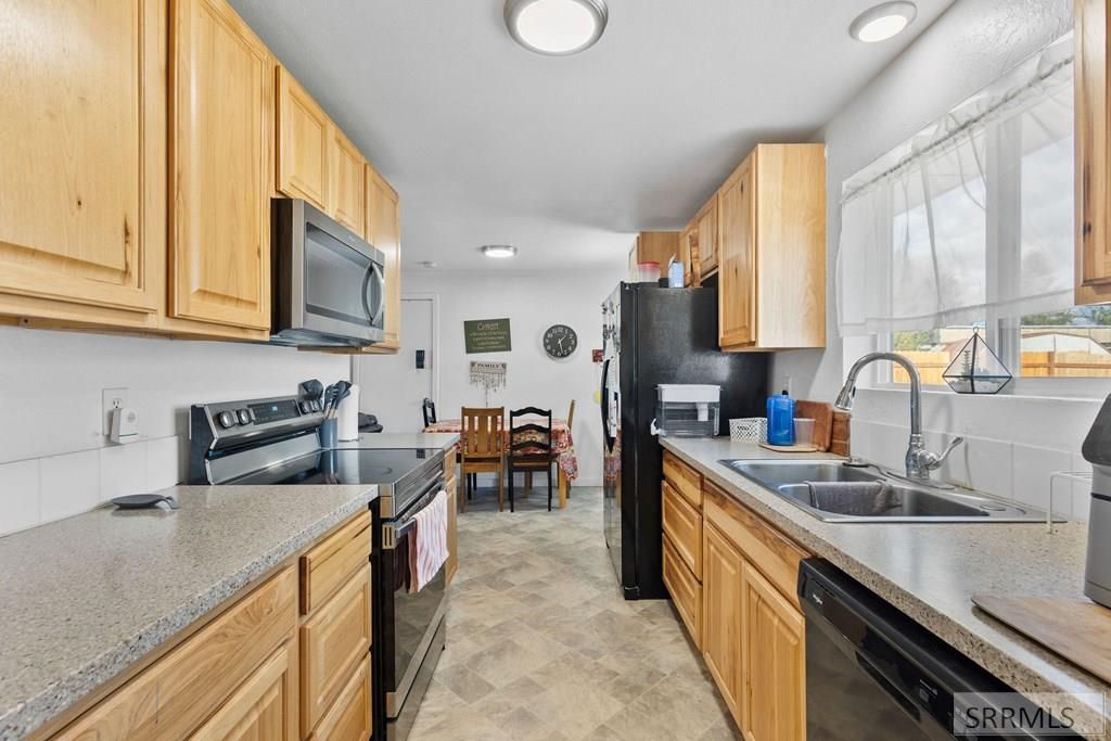 Image 8 of property listing at 632 Wildrose Lane, Blackfoot, ID 83221