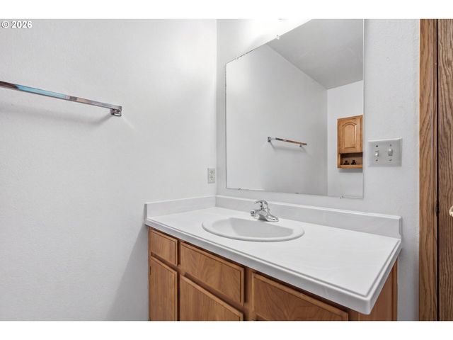 602 N DOLASH Ct, Newberg, OR 97132