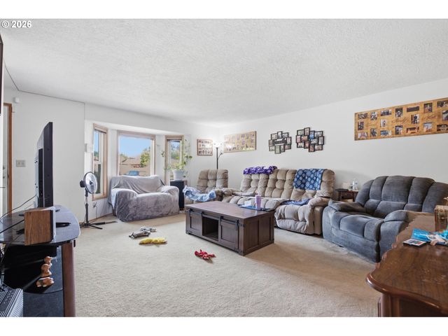 602 N DOLASH Ct, Newberg, OR 97132