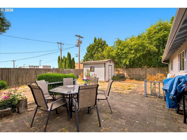 602 N DOLASH Ct, Newberg, OR 97132