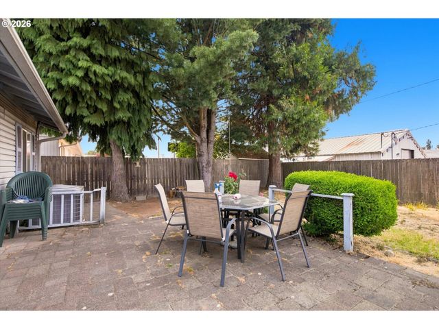 602 N DOLASH Ct, Newberg, OR 97132
