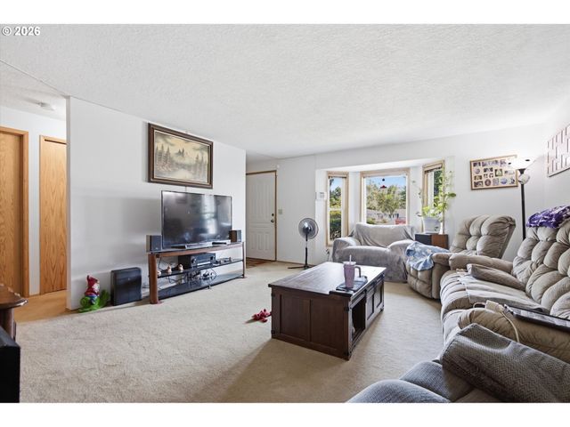 602 N DOLASH Ct, Newberg, OR 97132