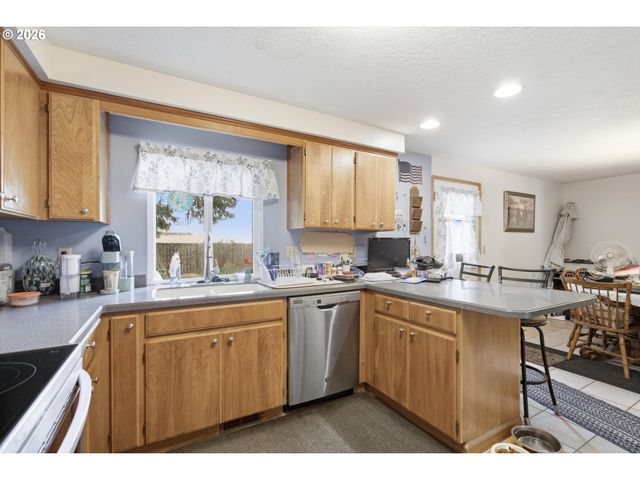 602 N DOLASH Ct, Newberg, OR 97132
