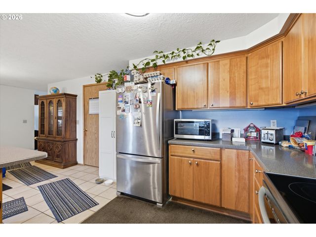 602 N DOLASH Ct, Newberg, OR 97132