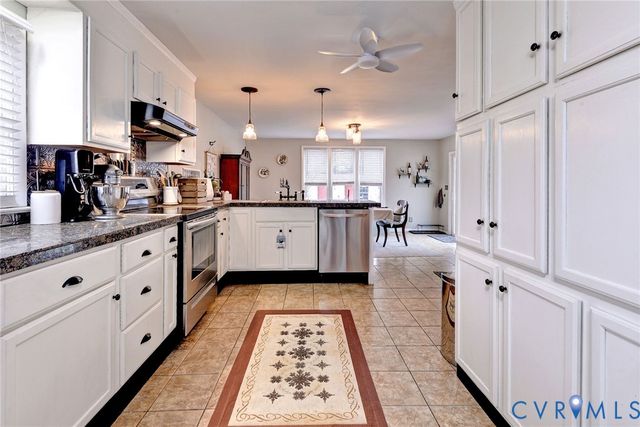 593 Catesby Ln, Williamsburg, VA 23185