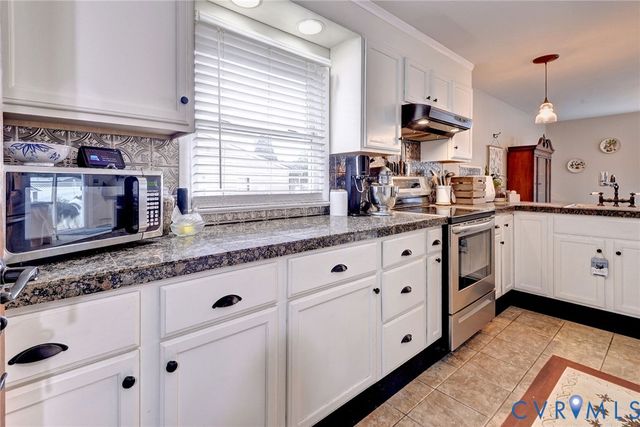 593 Catesby Ln, Williamsburg, VA 23185