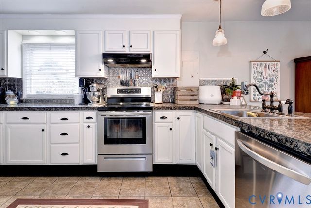 593 Catesby Ln, Williamsburg, VA 23185