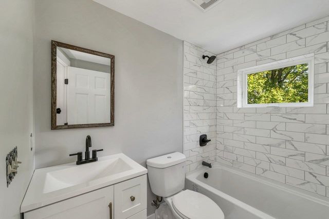 313 North Road, Barnstead, NH 03225